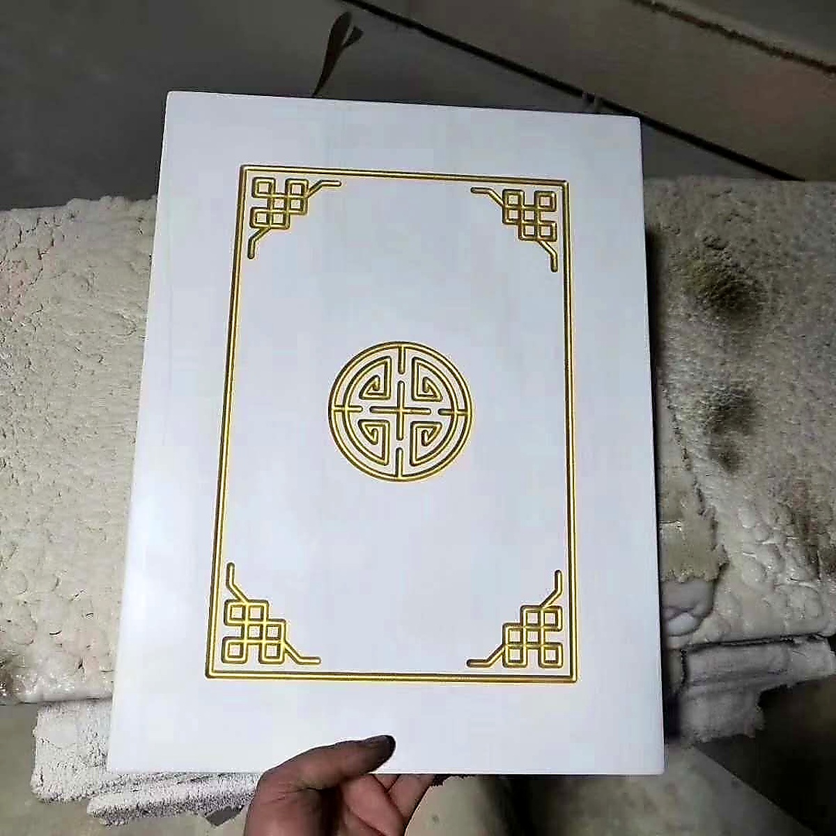 Gold line effect on white panel